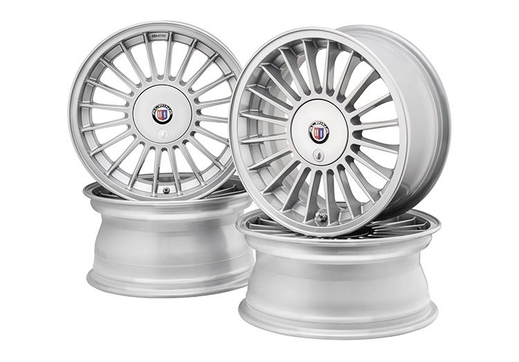 BMW　E30　16インチクラシックアロイホイールセット （7J+8J）